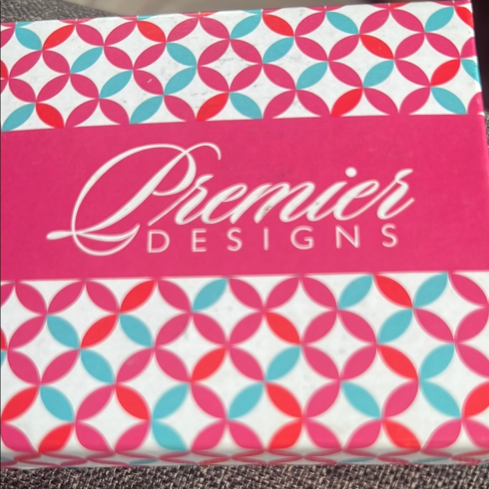 Premier Designs Proverbs 31:10 necklace